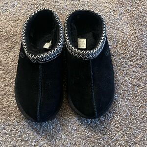 Black Tasman Uggs size 6